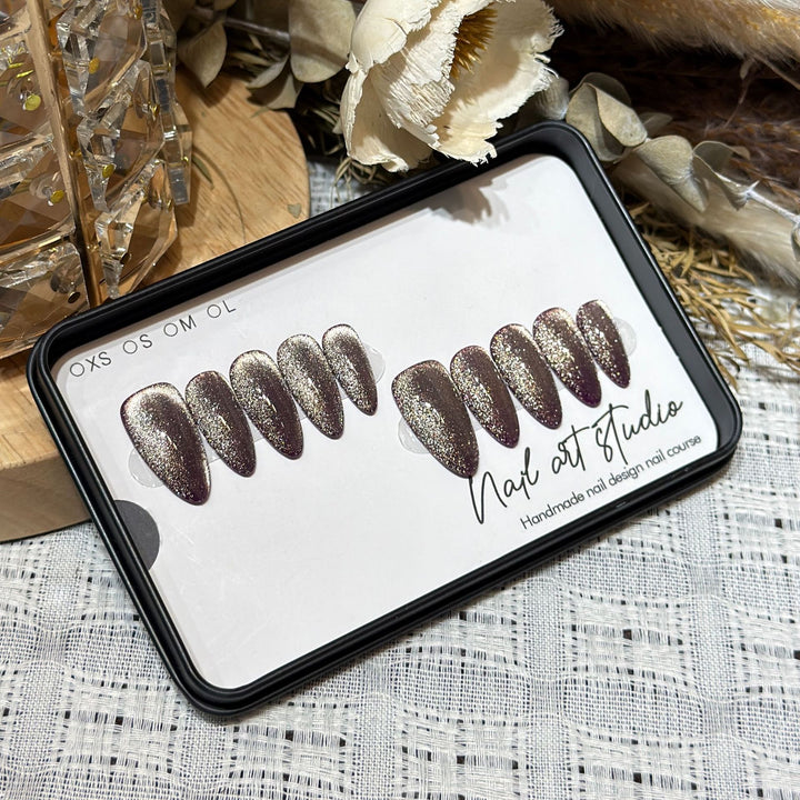 Glamorous Stiletto Press-On Nail Set with Glitter Finish Bowlift