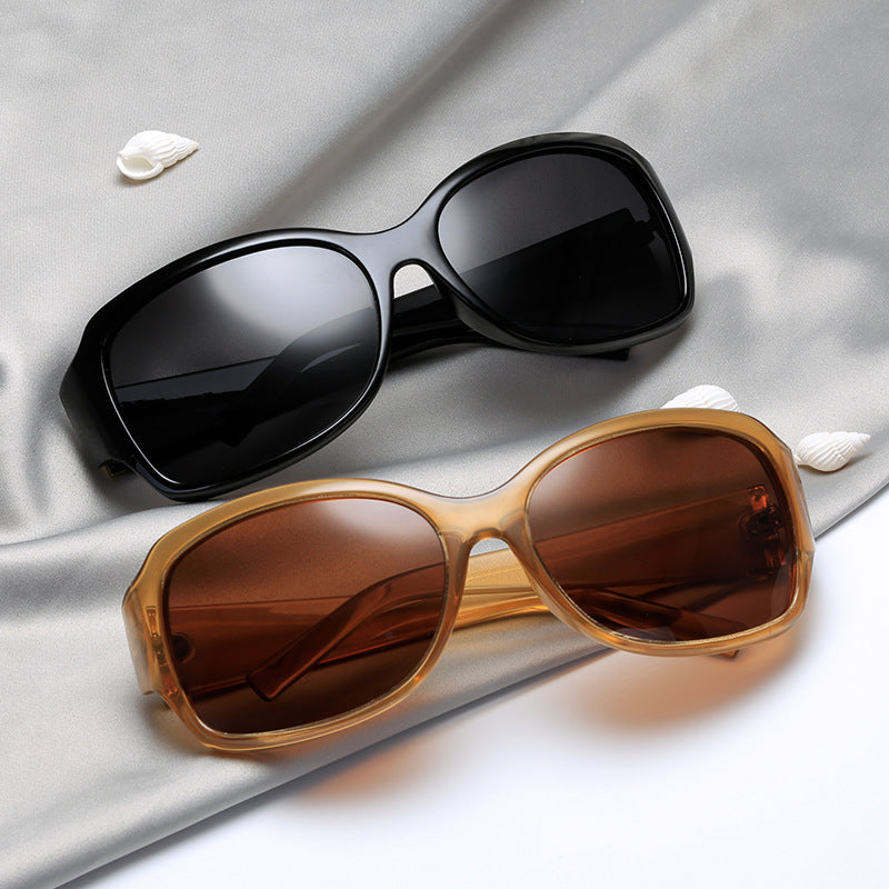 Ladies stylish oversized sunglasses with elegant pattern Bowlift