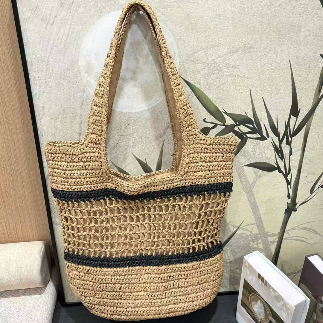 Woven natural material handbag with elegant structure Bowlift