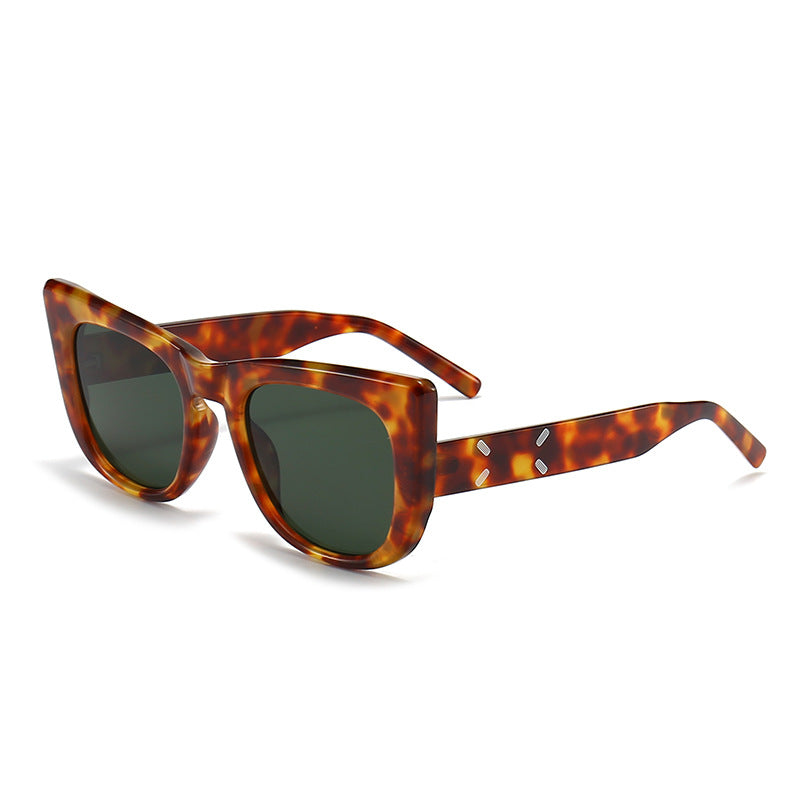 Women modern oversized sunglasses in unique design Bowlift