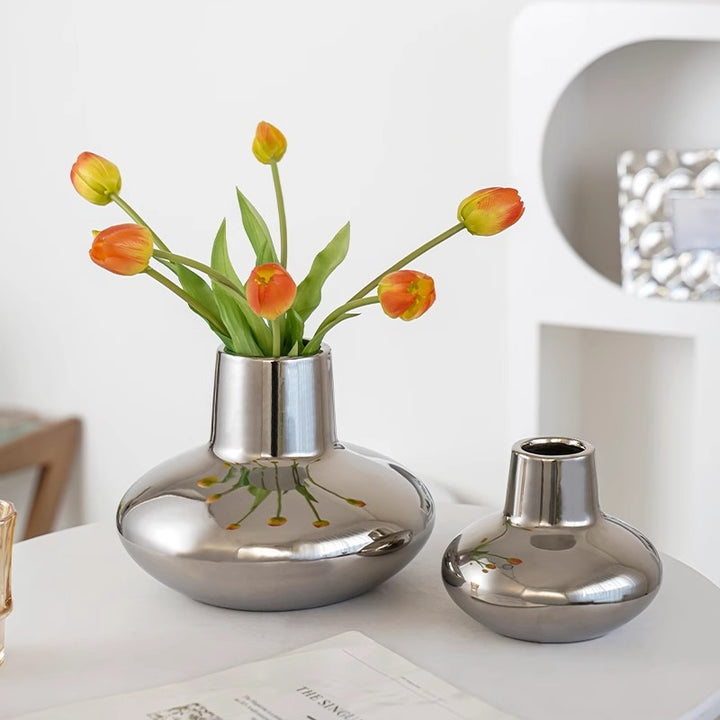 Contemporary ceramic vase Bowlift