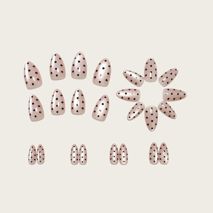 Art Nails in Elegant Polka Dot Design Bowlift