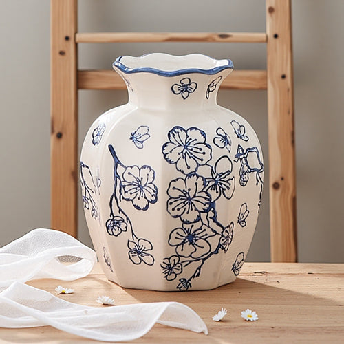 Porcelain vase Bowlift