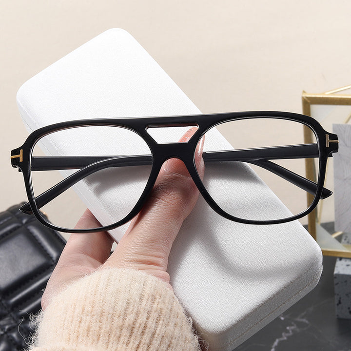 Women’s fashionable glasses with a fine frame and strict contours Bowlift