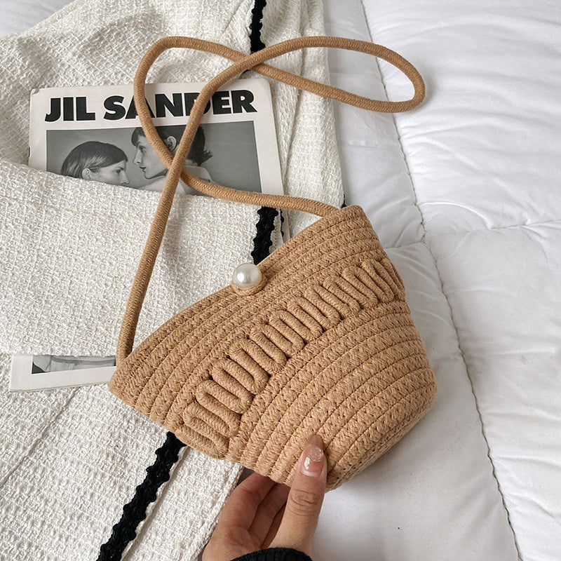 Playful Crossbody Bag Made of Braided Material Bowlift