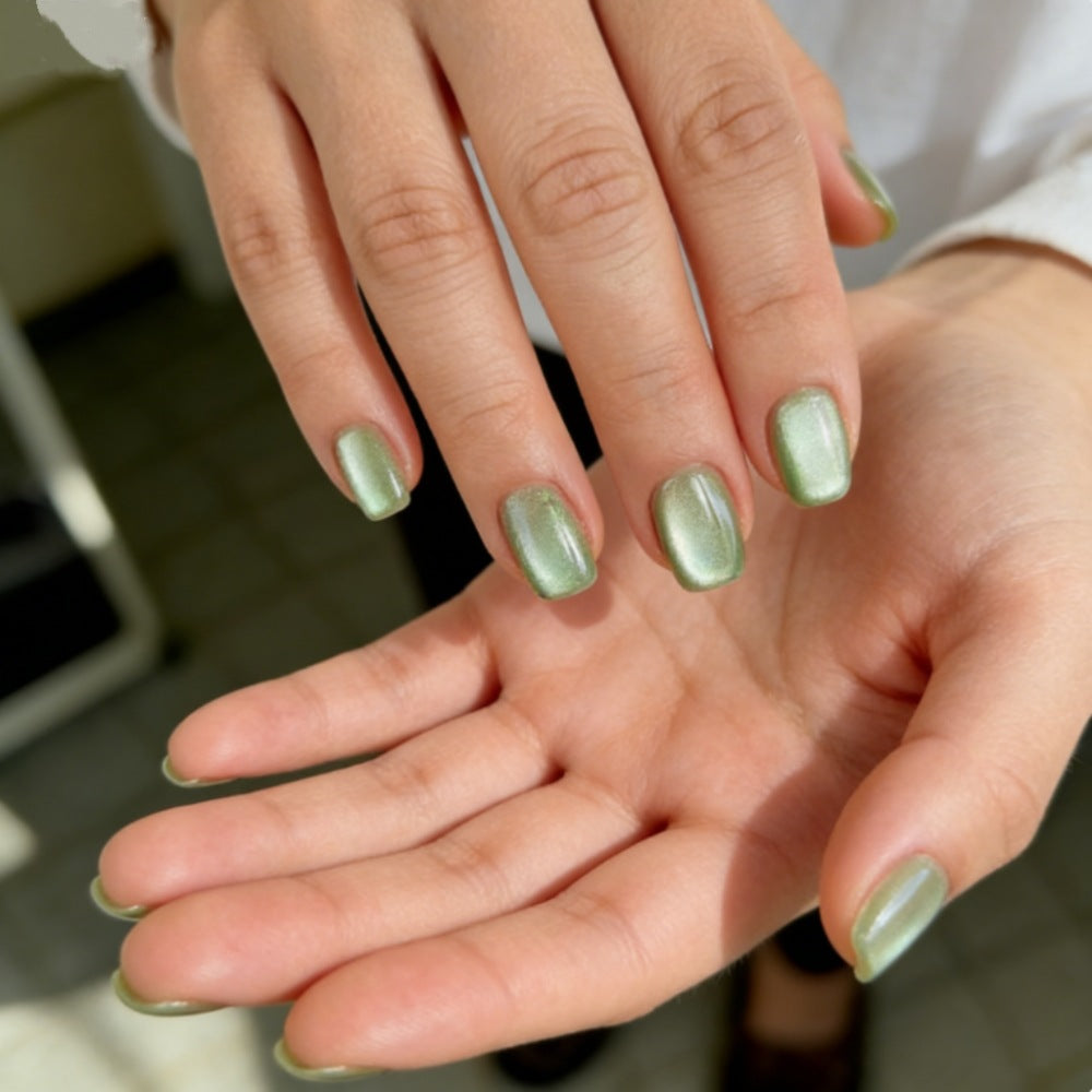 Artificial Nails in Modern, Elegant Design Bowlift