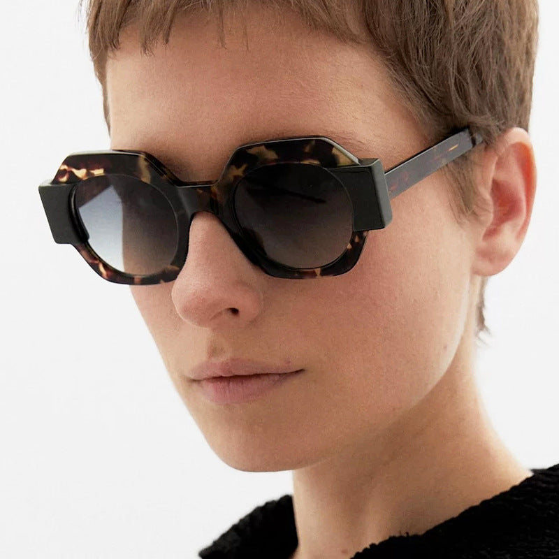 Ladies trendy sunglasses in hexagonal design Bowlift