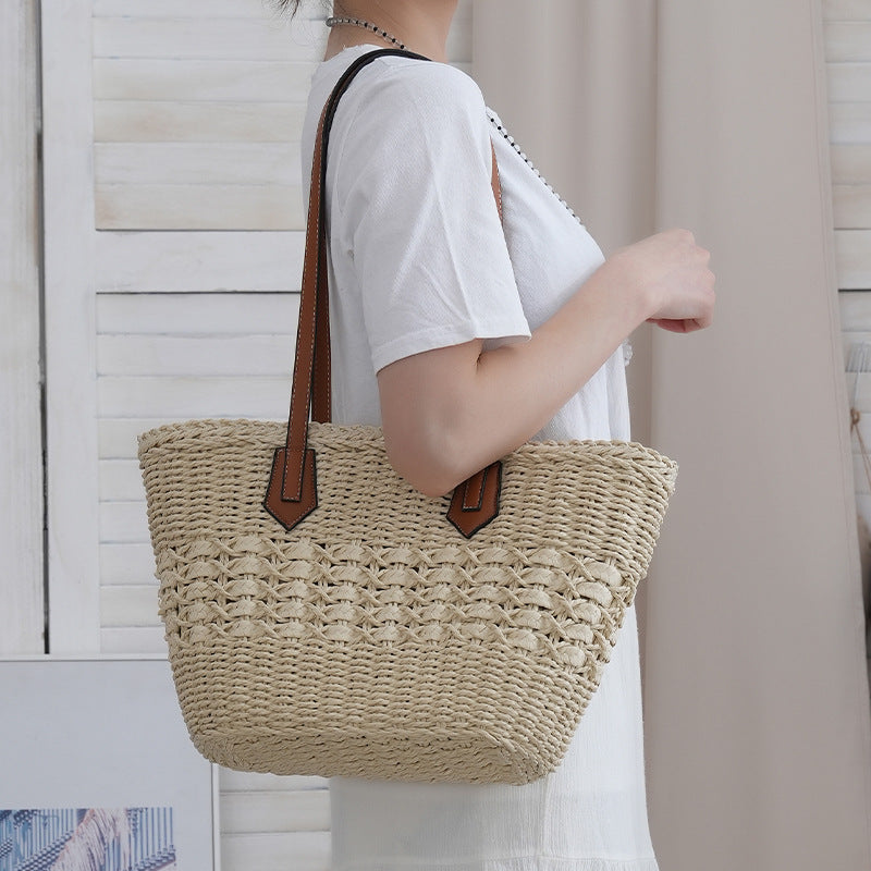 Handmade shopping and beach bag made from natural materials Bowlift