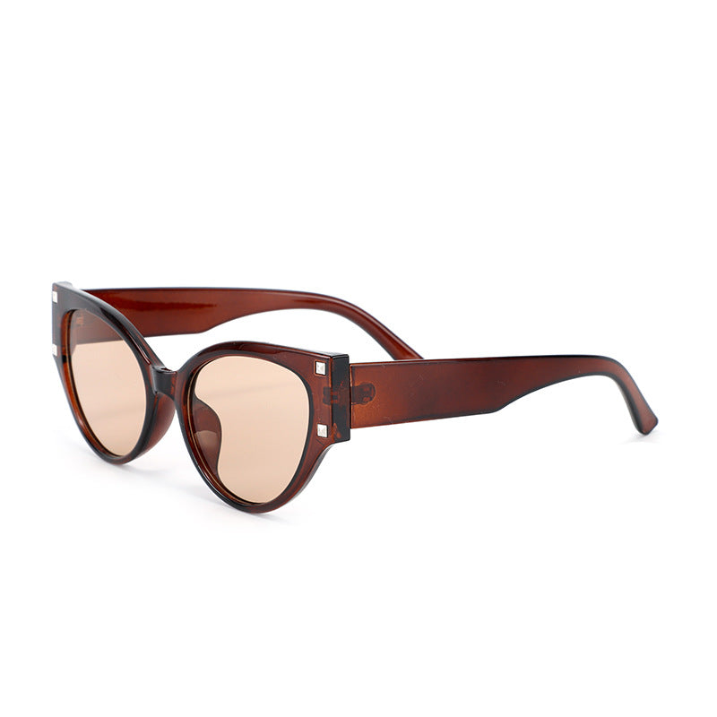 Women's trendy Cat-Eye sunglasses with glamorous accents Bowlift
