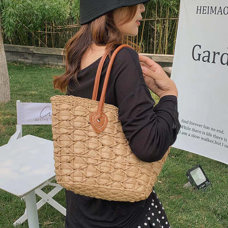 Refined Basket Bag Bowlift