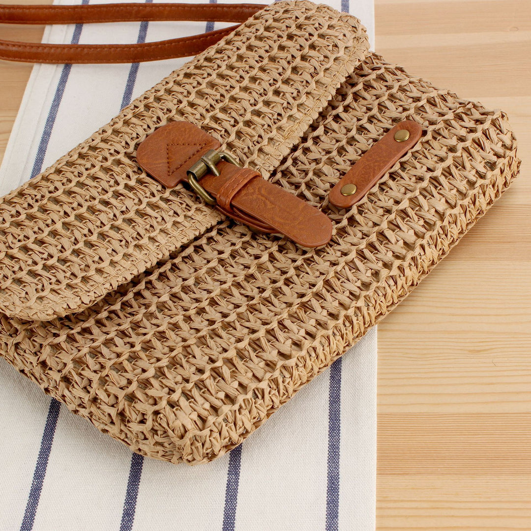 Handbag with Smart Closure System and Adjustable Strap Bowlift