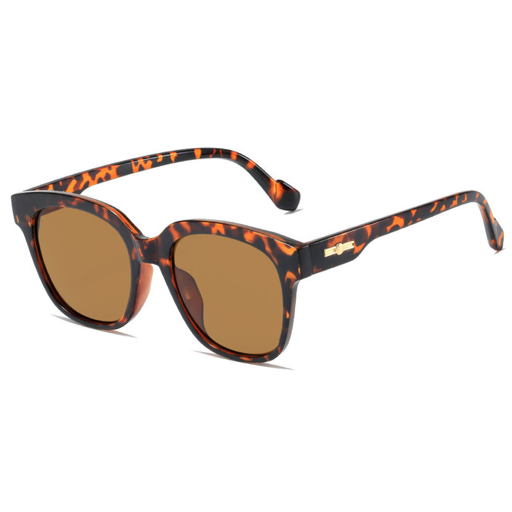 Women’s classic sunglasses with modern oversized frame Bowlift