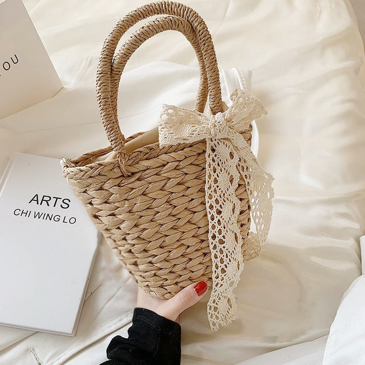 Playful basket bag with lace ribbon Bowlift