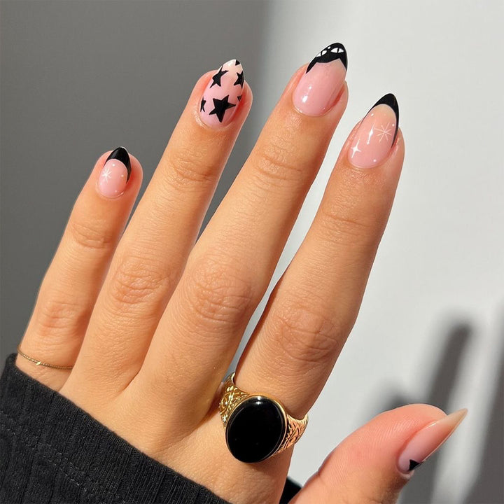 Artificial nail art with playful dots and bows Bowlift