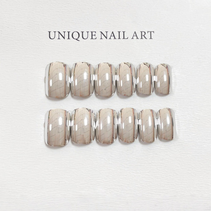Mirrored Glossy Press-On Nail Set Bowlift