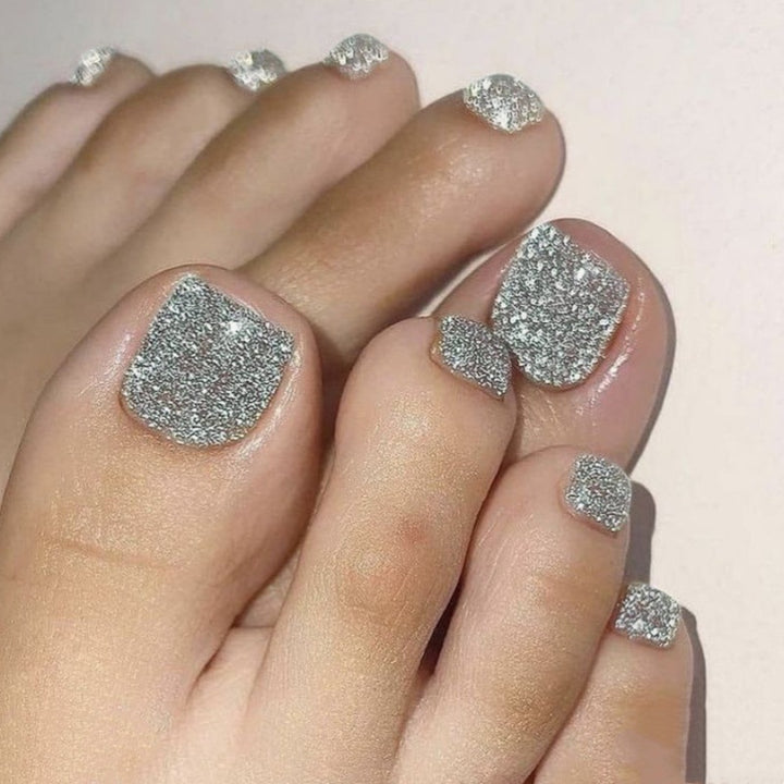 Glittery Press-On Toe Nails Bowlift