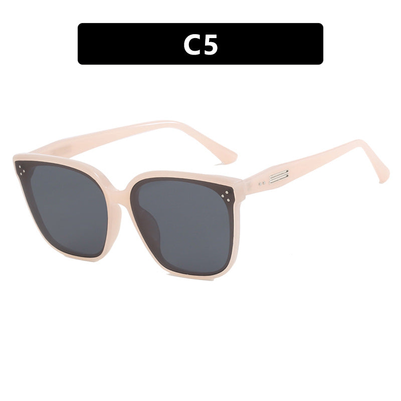 Women's modern oversized sunglasses with elegant, wide frame Bowlift