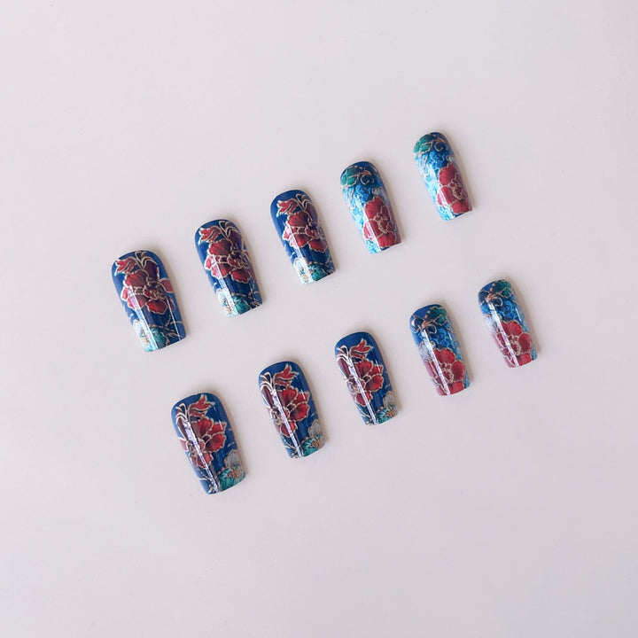 Artificial nail set with filigree floral patterns Bowlift