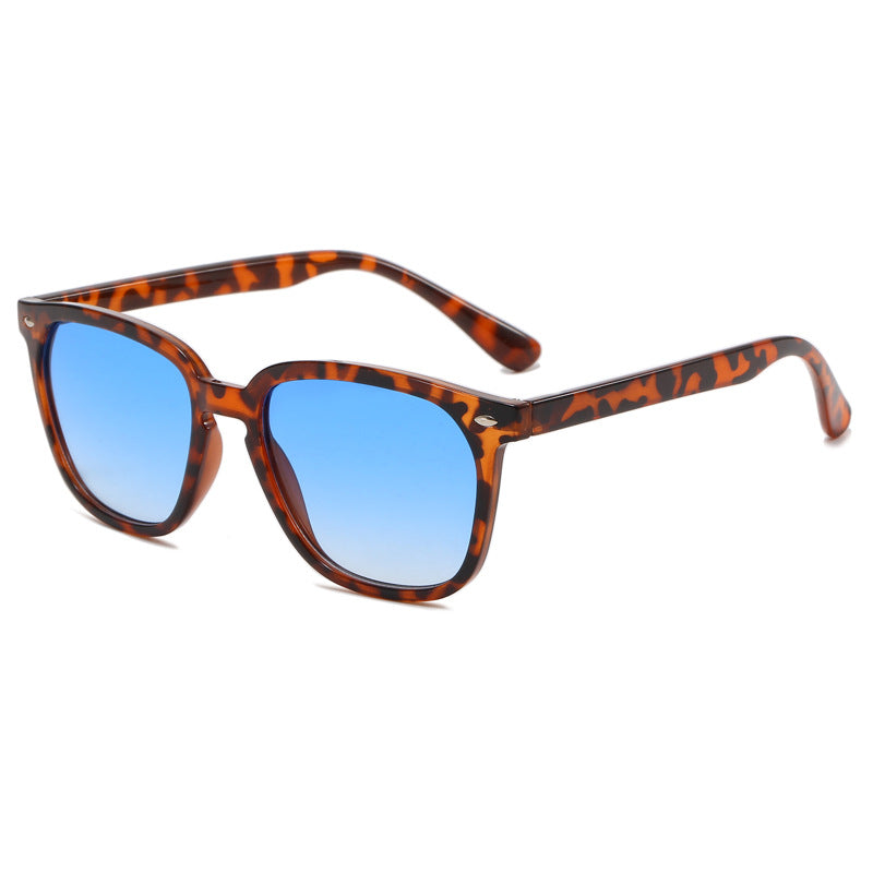 Ladies contemporary sunglasses with elegant shield design Bowlift
