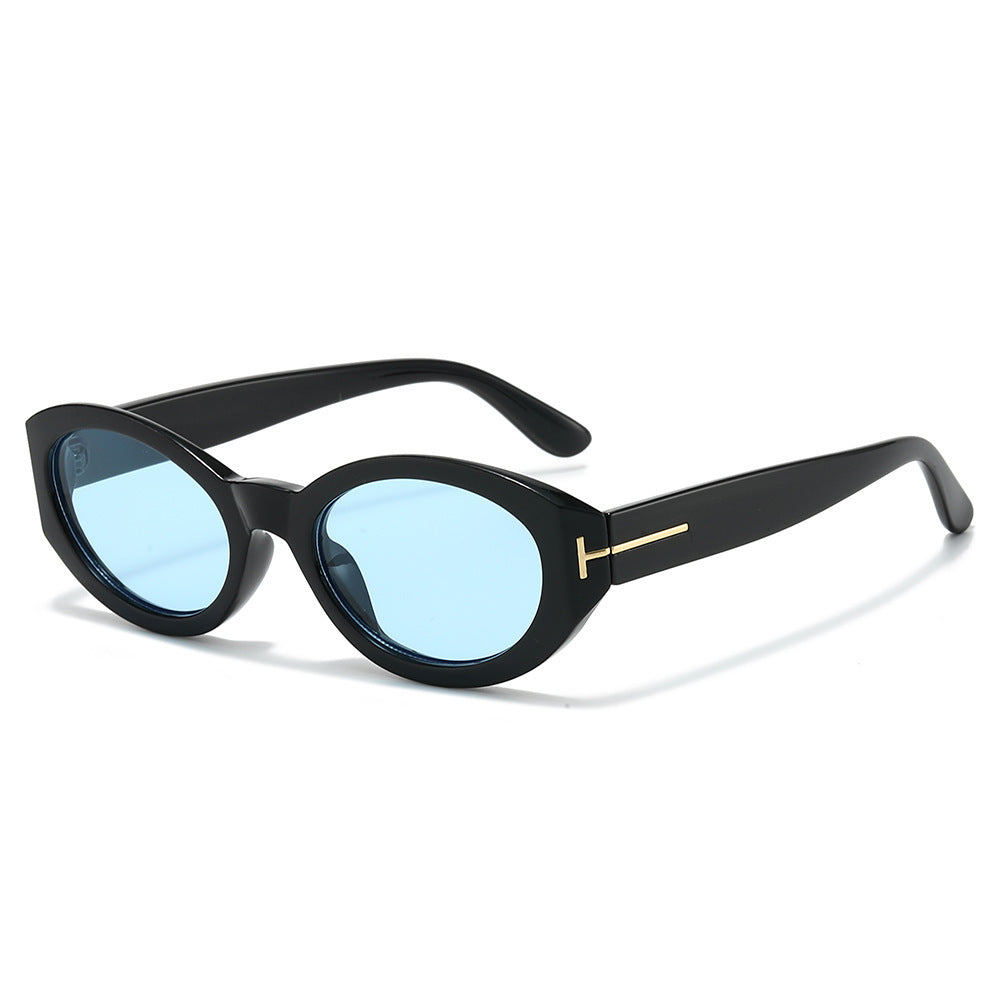 Chic Cat-Eye Sunglasses with Retro Tortoiseshell Frame Bowlift
