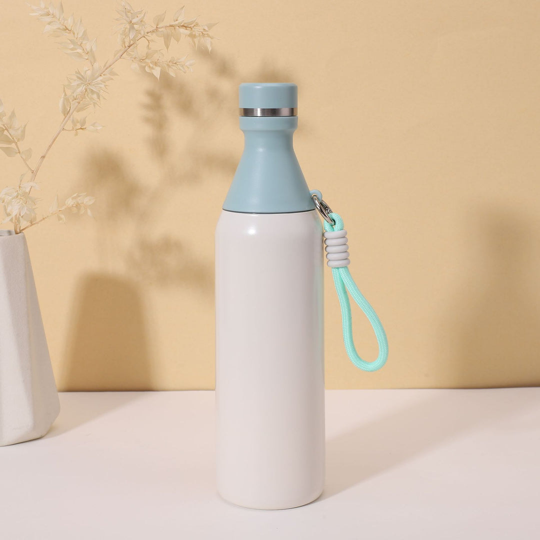 Women's insulated water bottle with practical carrying strap Bowlift