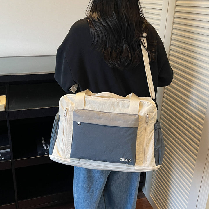 Versatile Outdoor Weekend Duffle Bag