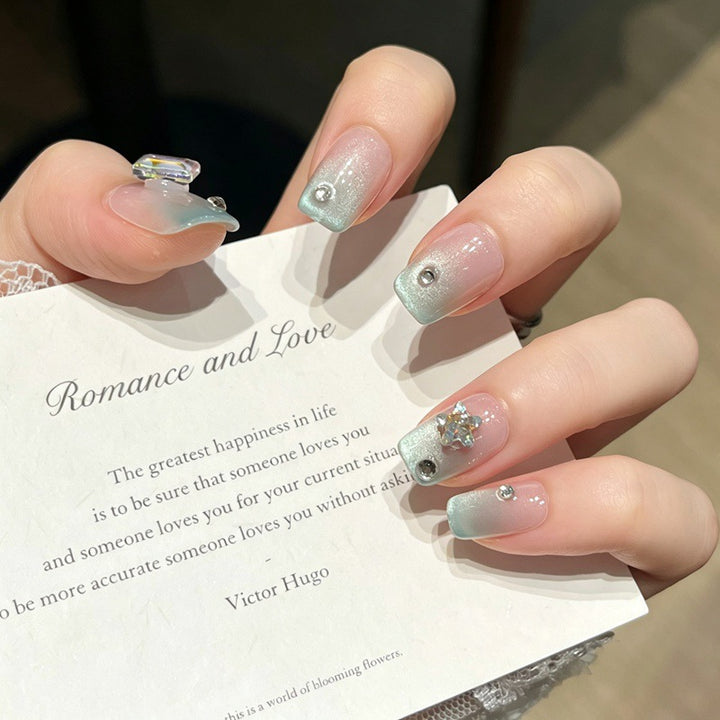 Glittery Press-On Nail Art Set Bowlift