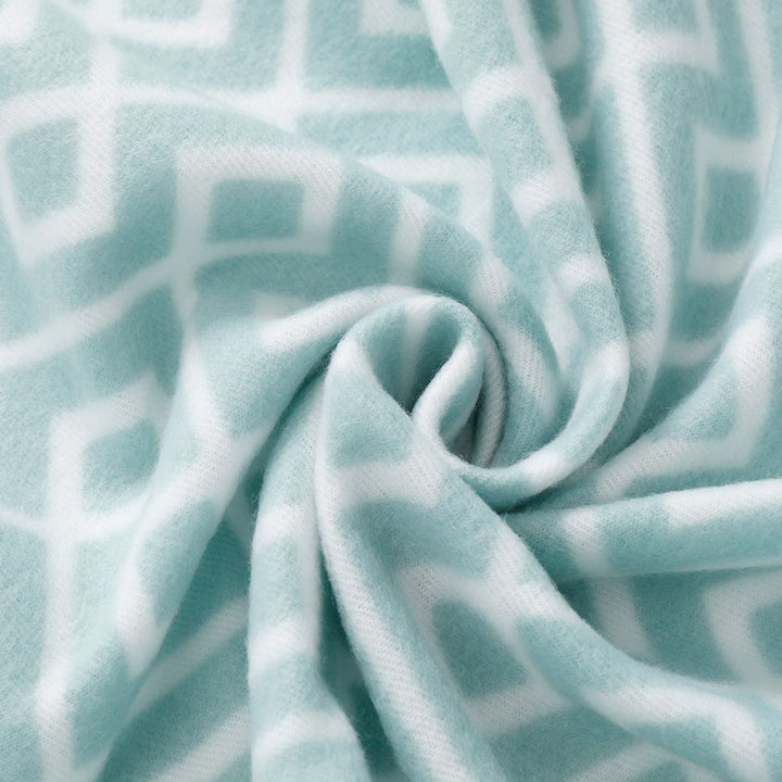 Women Patterned and Soft Plush Blanket Bowlift