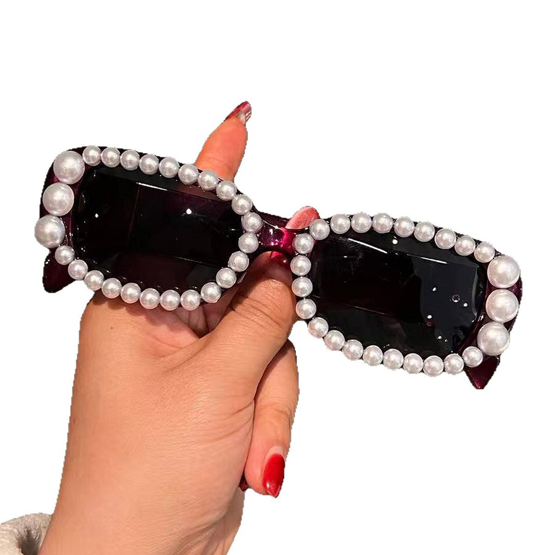 Ladies fashionable sunglasses with luxurious pearl frame Bowlift