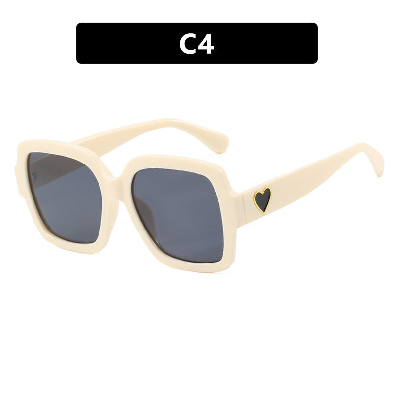Women's square sunglasses with playful heart detail Bowlift
