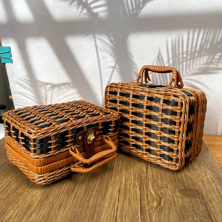 Women's handcrafted cosmetic storage case Bowlift
