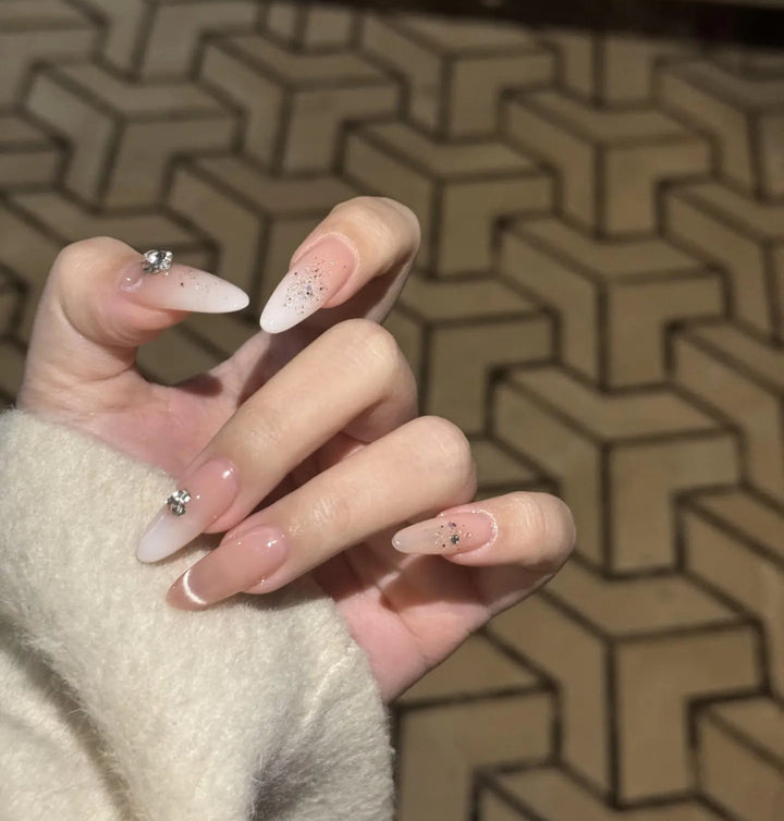 Decorative Press-On Nail Design Bowlift