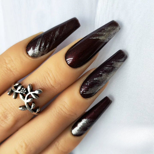 Artificial nails with glamorous silver design Bowlift