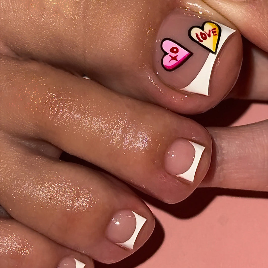 Artful nail art with heart motifs Bowlift