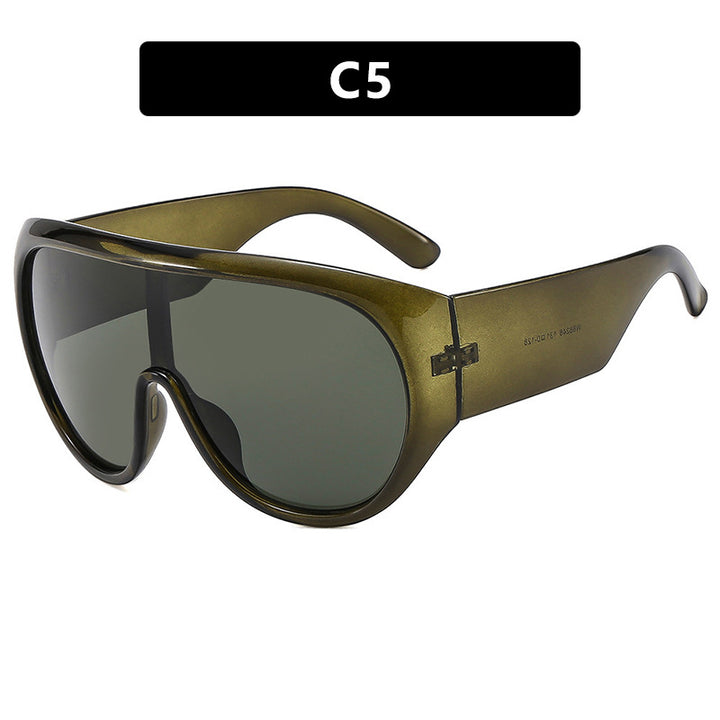 Ladies sporty sunglasses in aerodynamic design with wide field of vision Bowlift
