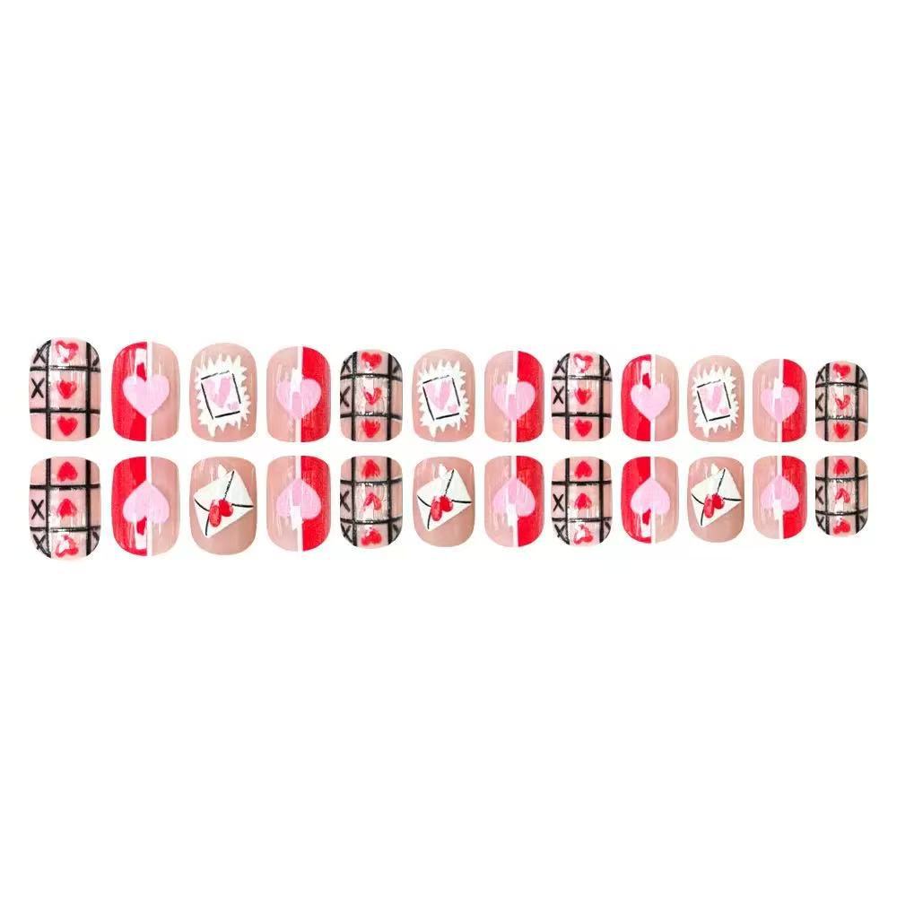 Artificial nail set with romantic heart and envelope motifs Bowlift