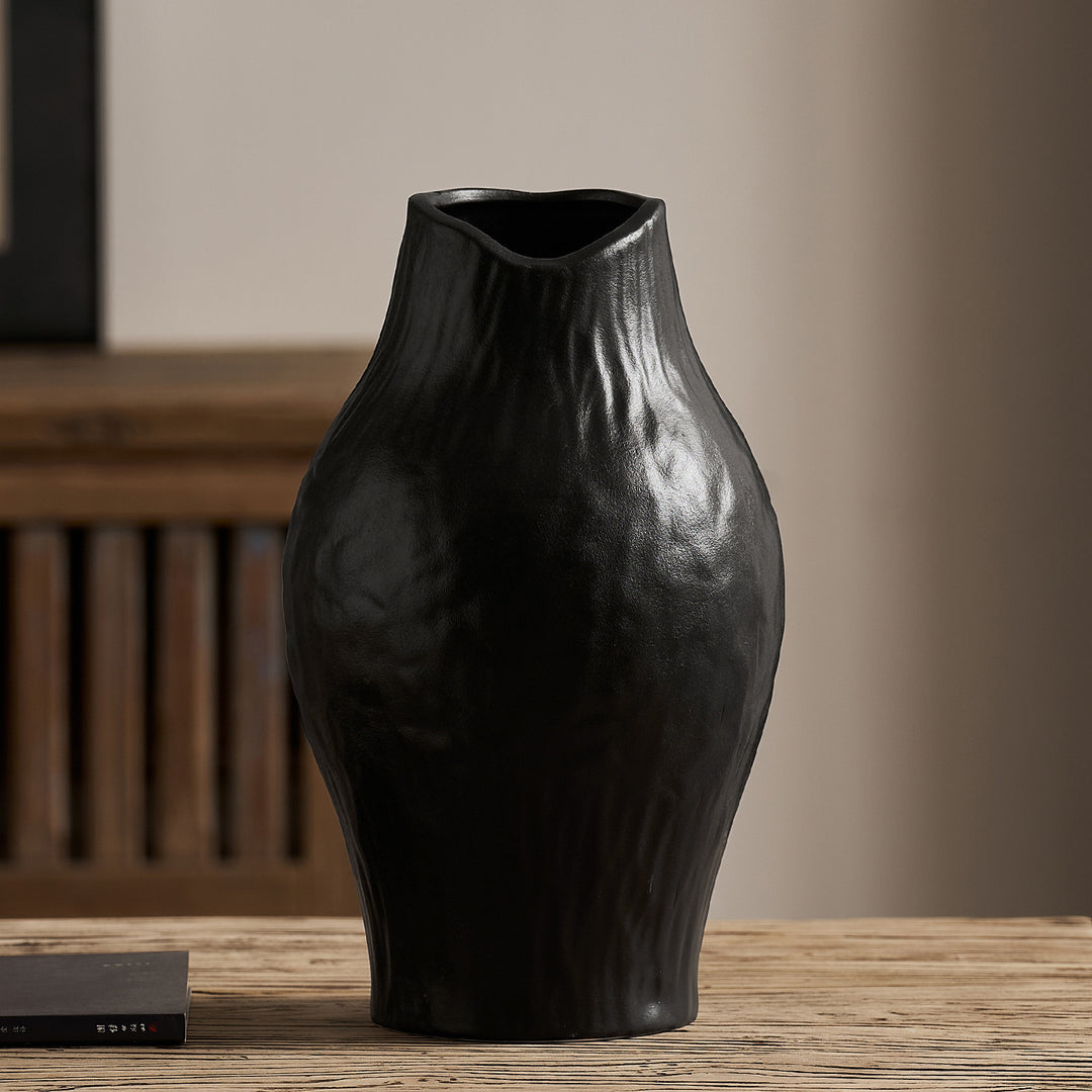 Elegant and modern ceramic vase Bowlift