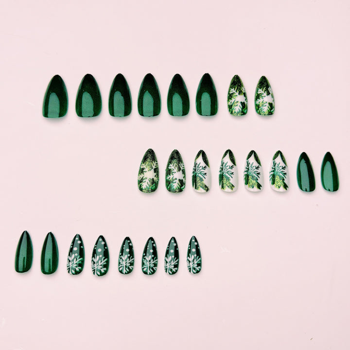 Artificial nails with festive snowflake and star motif Bowlift