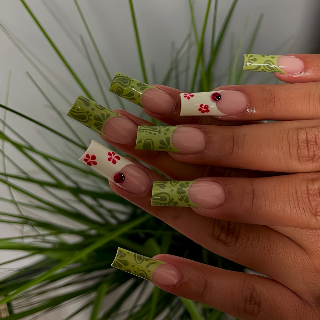 Floral Design Press-On Nail Art Bowlift
