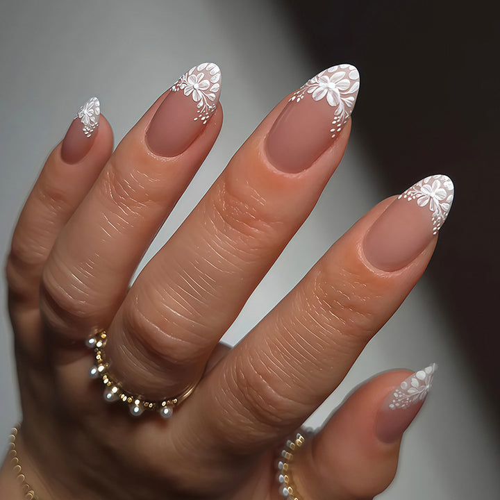 Elegant Decorative Press-On Nail Set with Floral Accents Bowlift 1788495970