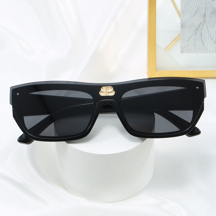 Women's fashionable oversized sunglasses with striking design Bowlift