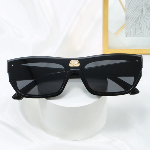 Women's fashionable oversized sunglasses with striking design Bowlift
