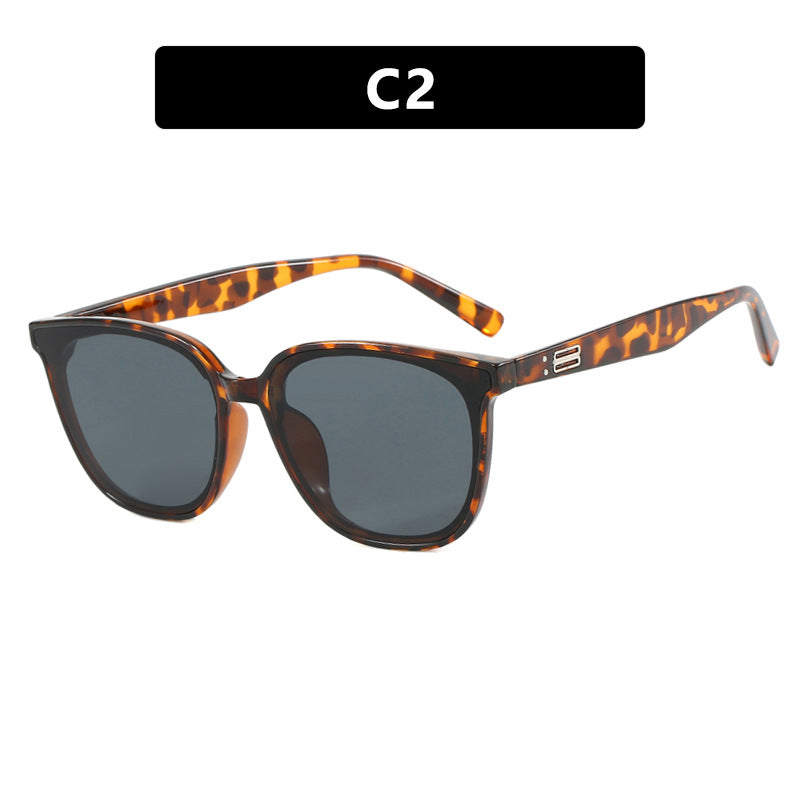 Women’s sunglasses in modern chic style Bowlift