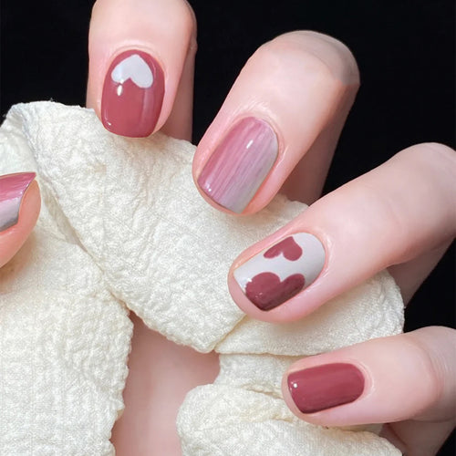 Creative nail art with heart motif and high-gloss finish Bowlift