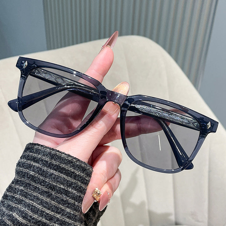 Women's fashionable sunglasses with stylish and sturdy frame Bowlift