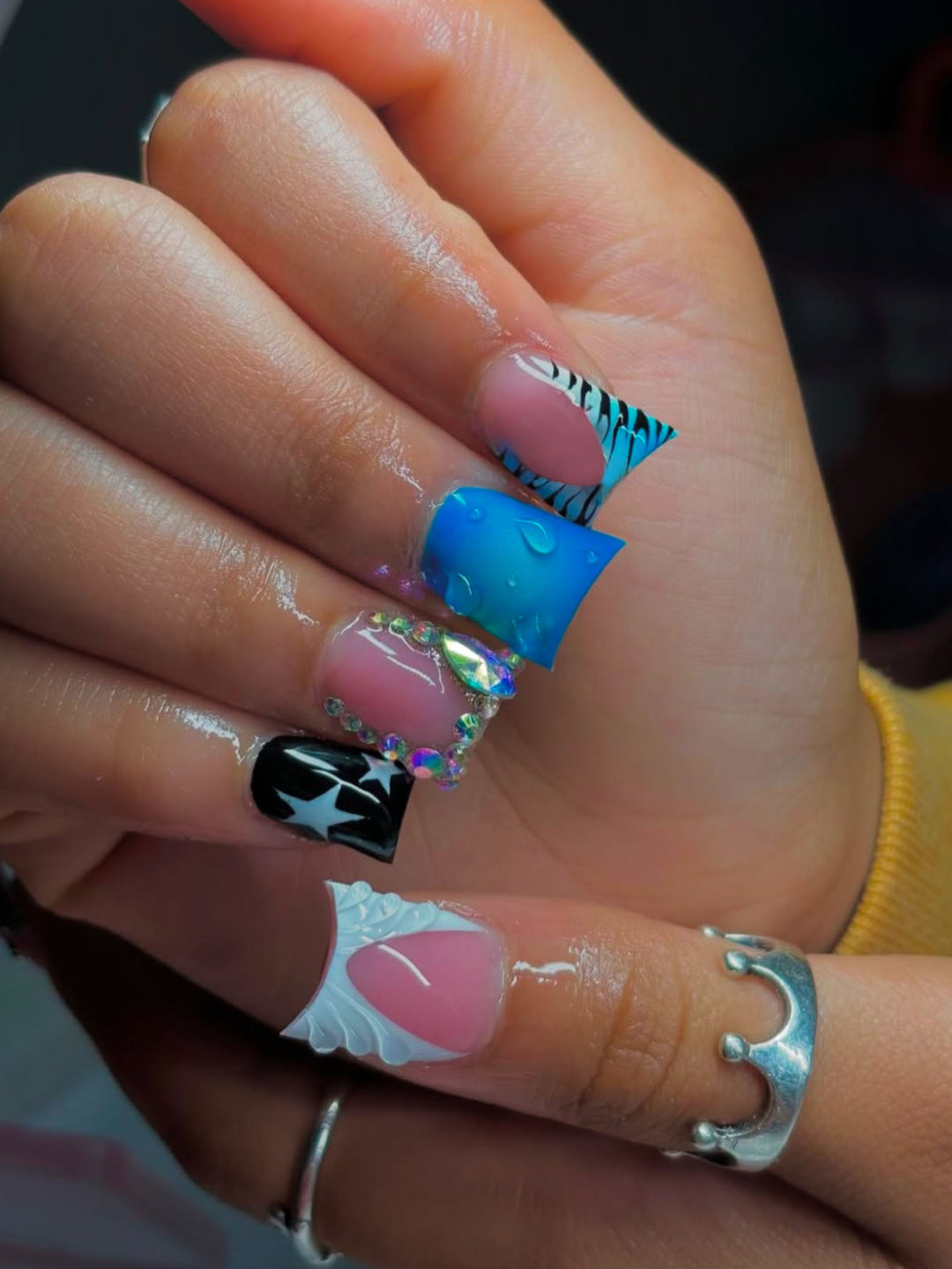Artistic Decorative Nail Set Bowlift