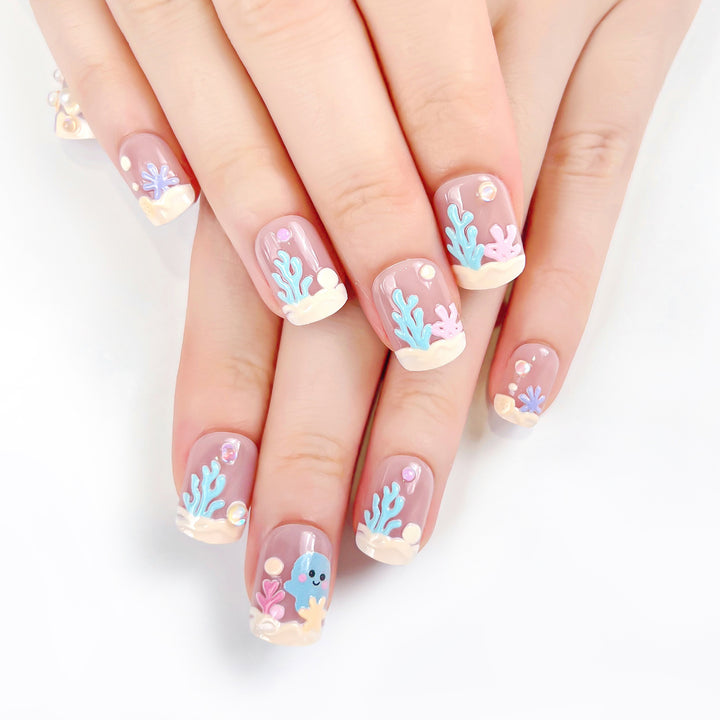 Creative nail art with marine motifs Bowlift