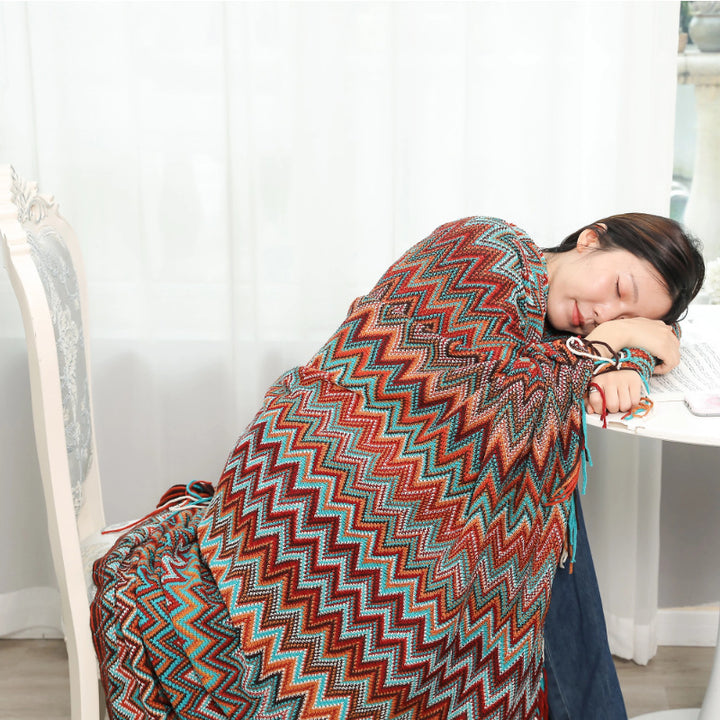 Ladies Decorative Zigzag Pattern Blanket Bowlift