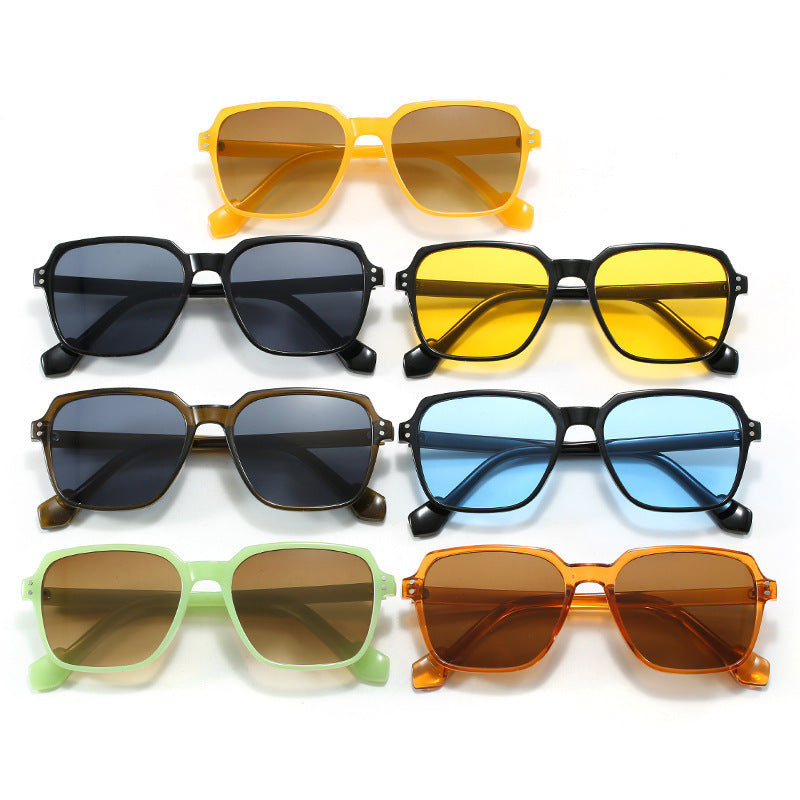 Women's fashion sunglasses with bold, rectangular lenses Bowlift