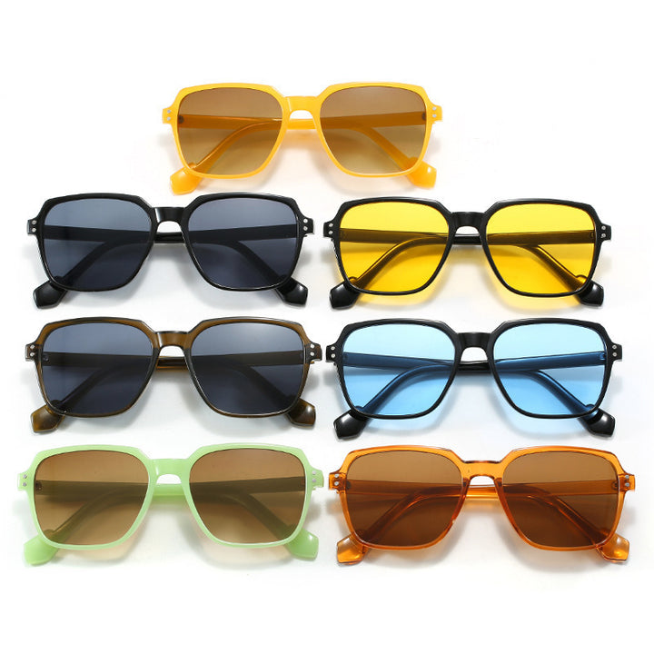 Women's fashion sunglasses with bold, rectangular lenses Bowlift